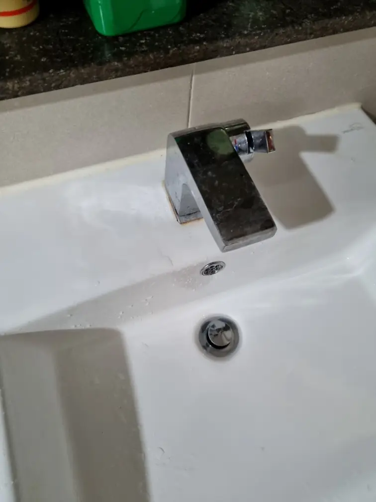 세면대 수전 교체, 원홀 수전으로 세련되게 바꾸는 방법